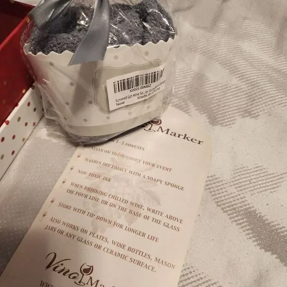 Wine Accessory Kit. Pens, 5 stoppers, towel. NEW. Perfect gift or accessory!‎ - Picture 7 of 7